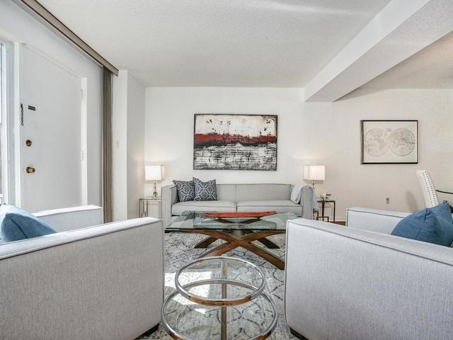 69 - 125 Shaughnessy Blvd, Townhouse with 3 bedrooms, 2 bathrooms and 1 parking in Toronto ON | Image 2