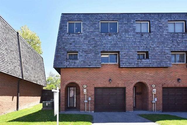 47 Briar Path, Townhouse with 3 bedrooms, 2 bathrooms and 2 parking in Brampton ON | Image 1