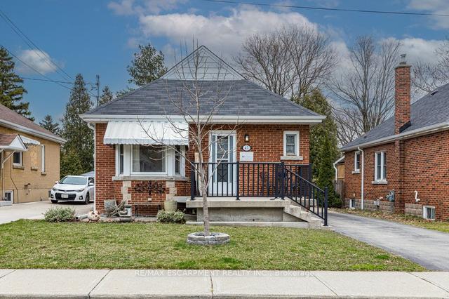 47 East 36th St, House detached with 2 bedrooms, 2 bathrooms and 4 parking in Hamilton ON | Image 1