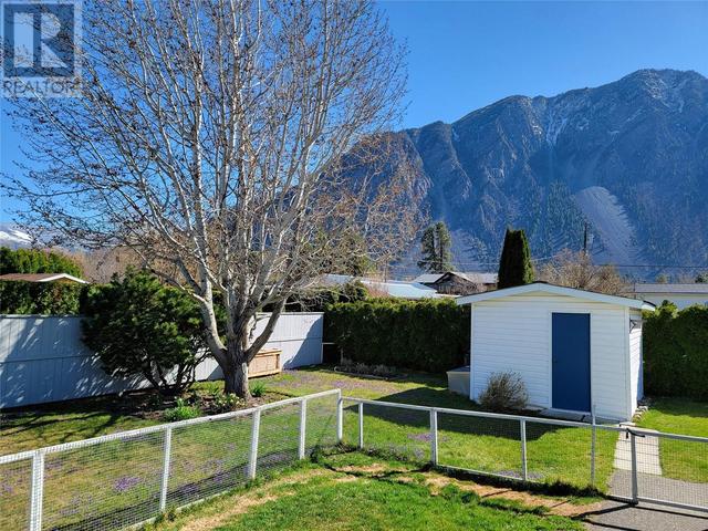715 10th Avenue, House detached with 2 bedrooms, 2 bathrooms and null parking in Keremeos BC | Image 5