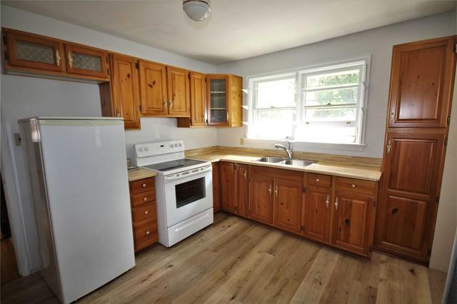 79 Melrose Ave, House detached with 3 bedrooms, 2 bathrooms and 4 parking in Barrie ON | Image 3