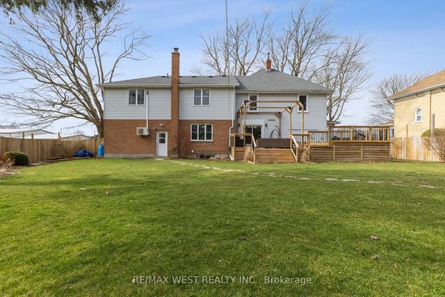 540 Wellington Ave S, House detached with 5 bedrooms, 3 bathrooms and 5 parking in North Perth ON | Image 17