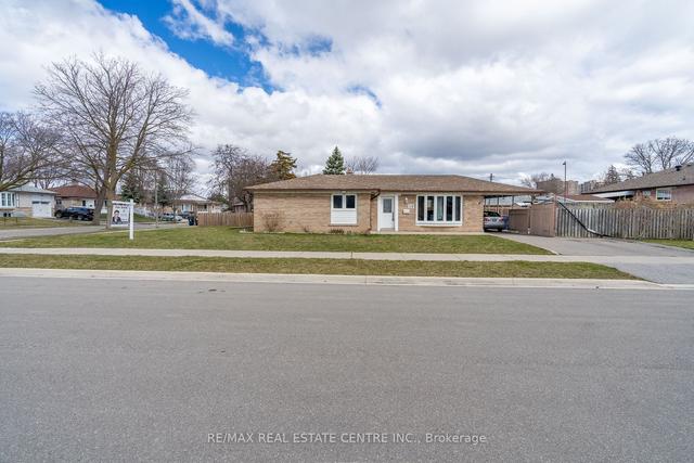 19 Netherly Dr, House detached with 3 bedrooms, 2 bathrooms and 3 parking in Toronto ON | Image 29