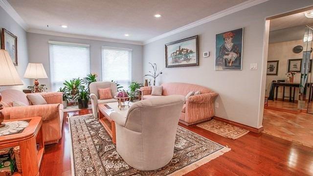 12 Granada Crt, House detached with 4 bedrooms, 4 bathrooms and 6 parking in Markham ON | Image 3