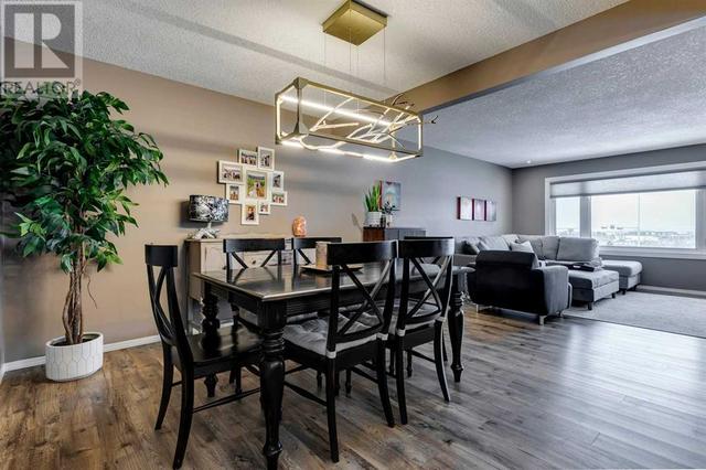 252 Cantrell Drive Sw, House detached with 4 bedrooms, 2 bathrooms and 4 parking in Calgary AB | Image 6