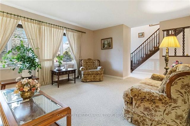 916 Farnham Rd, House detached with 4 bedrooms, 3 bathrooms and 4 parking in London ON | Image 39