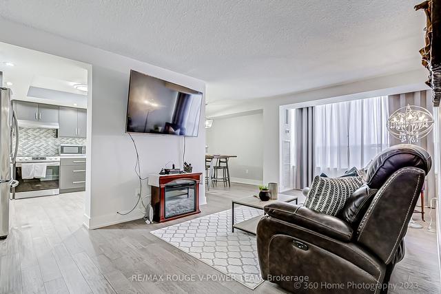 604 - 10 Muirhead Rd, Condo with 2 bedrooms, 1 bathrooms and 1 parking in Toronto ON | Image 4