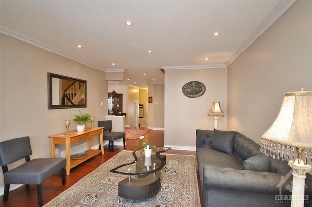 460 Citadel Crescent, Townhouse with 4 bedrooms, 4 bathrooms and 3 parking in Ottawa ON | Image 9