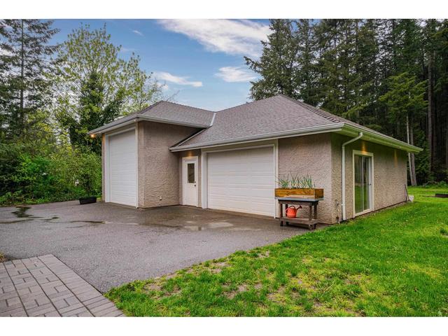 20217 25 Avenue, House detached with 3 bedrooms, 3 bathrooms and 9 parking in Langley BC | Image 33