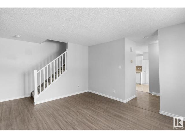 9f Clareview Vg Nw, House attached with 3 bedrooms, 1 bathrooms and 1 parking in Edmonton AB | Image 18