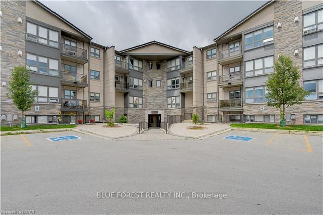 416 - 15 Jacksway Cres, Townhouse with 3 bedrooms, 2 bathrooms and 1 parking in London ON | Image 1