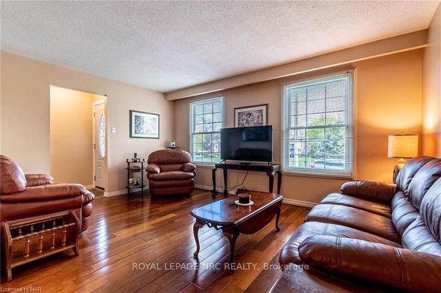 8 Loraine Dr, House detached with 3 bedrooms, 1 bathrooms and 2 parking in St. Catharines ON | Image 34