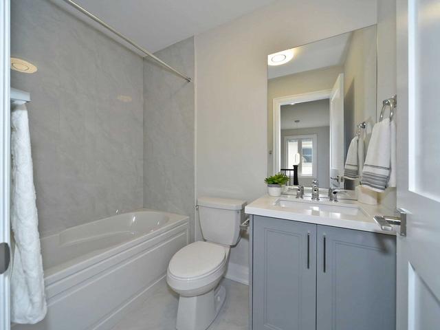 45 Roblin Ave, House detached with 4 bedrooms, 4 bathrooms and 5 parking in Toronto ON | Image 11