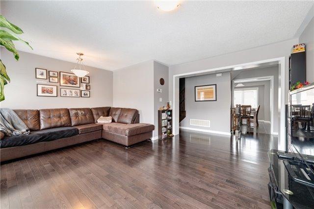 94 Vanhorne Clse, House attached with 3 bedrooms, 3 bathrooms and 3 parking in Brampton ON | Image 5