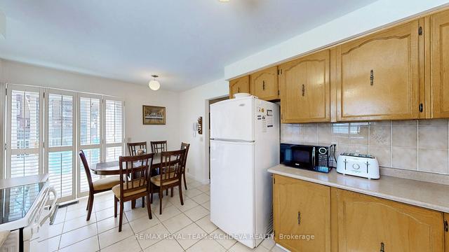 136 Fawcett Tr, House detached with 3 bedrooms, 2 bathrooms and 5 parking in Toronto ON | Image 7