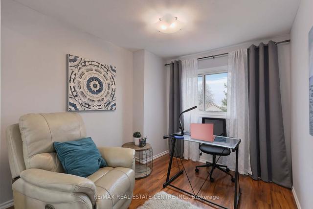 6935 Cherbourg Gdns, House semidetached with 3 bedrooms, 3 bathrooms and 7 parking in Mississauga ON | Image 14