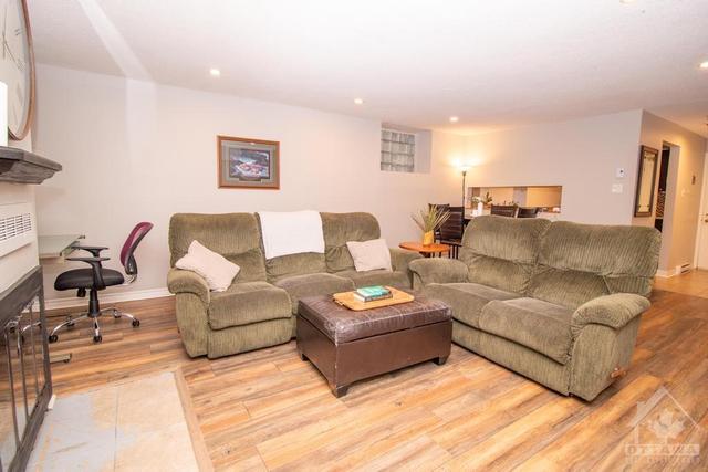 1 - 244 Charlotte Street, Condo with 2 bedrooms, 2 bathrooms and 1 parking in Ottawa ON | Image 8