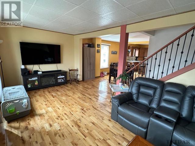 146 Allan St, House detached with 5 bedrooms, 2 bathrooms and null parking in Timmins ON | Image 7