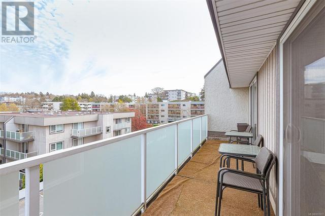 401 - 3240 Glasgow Ave, Condo with 1 bedrooms, 1 bathrooms and 1 parking in Saanich BC | Image 15
