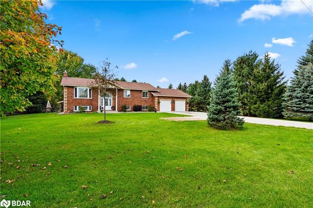 2838 3/4 Sunnidale Sideroad, House detached with 4 bedrooms, 2 bathrooms and 12 parking in Clearview ON | Image 3