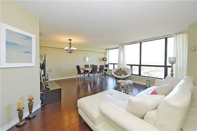 1404 - 200 Robert Speck Pkwy, Condo with 2 bedrooms, 2 bathrooms and 1 parking in Mississauga ON | Image 3