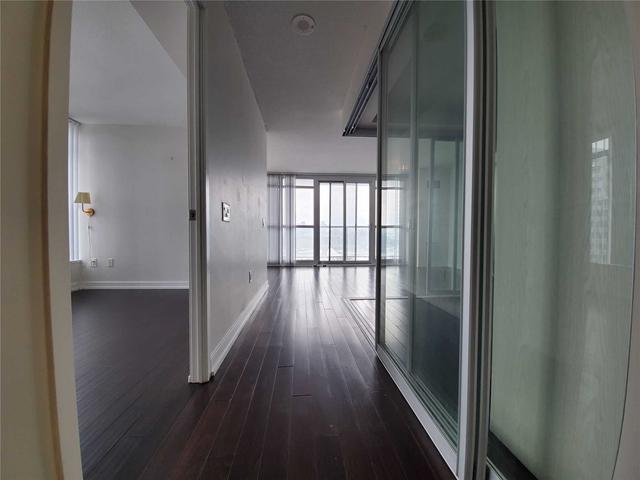 1001 - 121 Mcmahon Dr, Condo with 1 bedrooms, 1 bathrooms and 1 parking in Toronto ON | Image 6