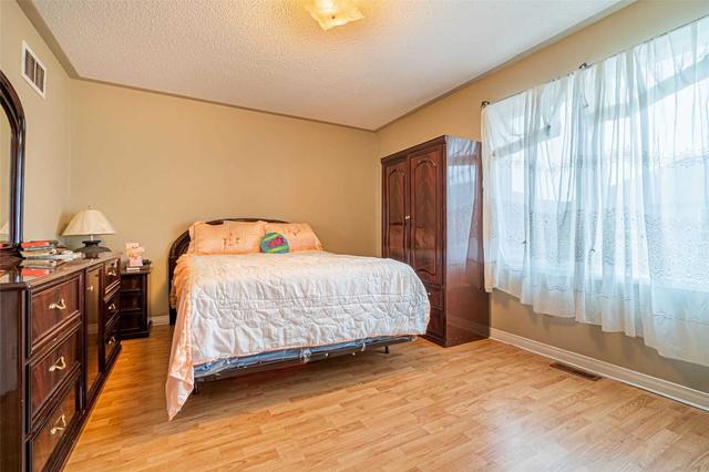 80 Kalahari Rd, House attached with 3 bedrooms, 2 bathrooms and 3 parking in Brampton ON | Image 9