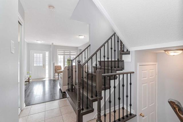 21 Tundra Swan Rd, House attached with 3 bedrooms, 4 bathrooms and 3 parking in Brampton ON | Image 4
