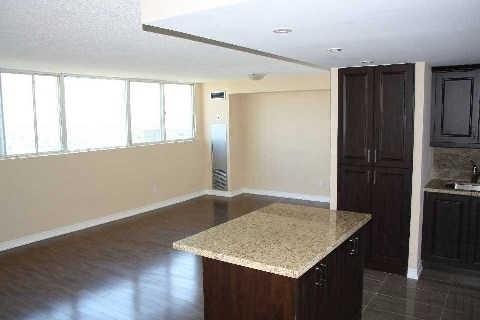 sph 3 - 3700 Kaneff Cres, Condo with 3 bedrooms, 2 bathrooms and 2 parking in Mississauga ON | Image 3