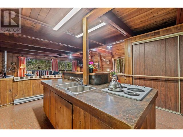 1398 Gillespie Road, House detached with 3 bedrooms, 2 bathrooms and 3 parking in Columbia Shuswap C BC | Image 15