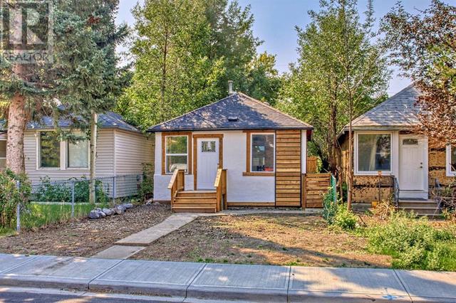 137 26 Avenue Ne, House detached with 2 bedrooms, 1 bathrooms and 1 parking in Calgary AB | Image 3