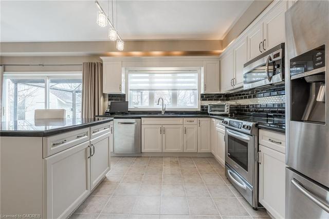 8202 Brookside Drive, House detached with 3 bedrooms, 2 bathrooms and 5 parking in Niagara Falls ON | Image 11