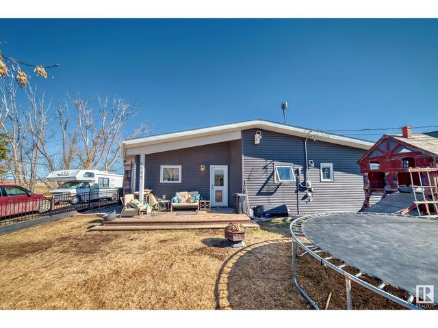 6822 50th Av, House detached with 2 bedrooms, 1 bathrooms and 4 parking in Lac Ste. Anne County AB | Image 4