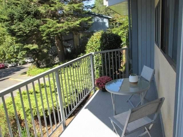 542 Carnation Pl, Condo with 2 bedrooms, 1 bathrooms and null parking in Saanich BC | Image 2
