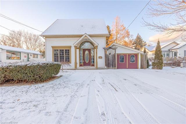 92 Bayview Drive, House detached with 3 bedrooms, 1 bathrooms and 2 parking in St. Catharines ON | Image 1
