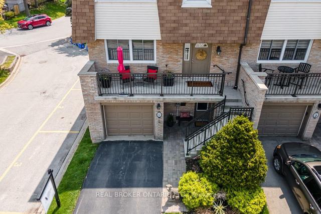 1 - 90 Sarah Lane, Townhouse with 3 bedrooms, 4 bathrooms and 2 parking in Oakville ON | Image 13