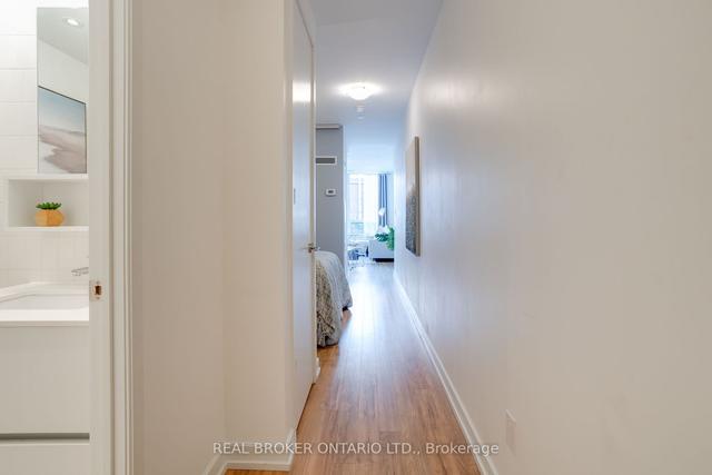 221 - 377 Madison Ave, Condo with 1 bedrooms, 1 bathrooms and 0 parking in Toronto ON | Image 17