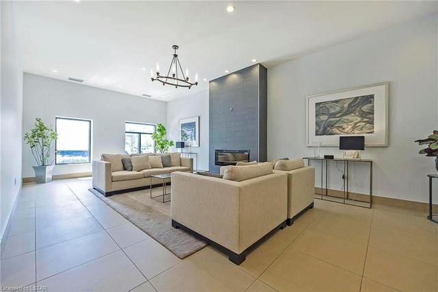 405 - 240 Villagewalk Boulevard, House attached with 2 bedrooms, 2 bathrooms and 1 parking in London ON | Image 34