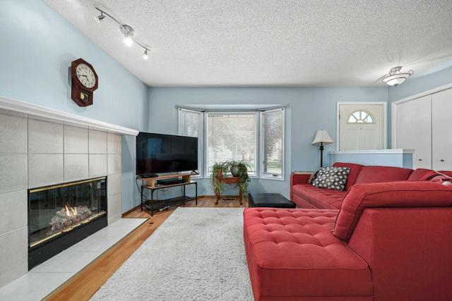 144 Riverglen Park Se, Home with 2 bedrooms, 1 bathrooms and 1 parking in Calgary AB | Image 4