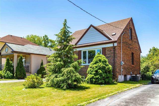 132 Ellington Dr, House detached with 3 bedrooms, 2 bathrooms and 5 parking in Toronto ON | Image 12