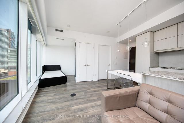 1513 - 197 Yonge St, Condo with 0 bedrooms, 1 bathrooms and 0 parking in Toronto ON | Image 14