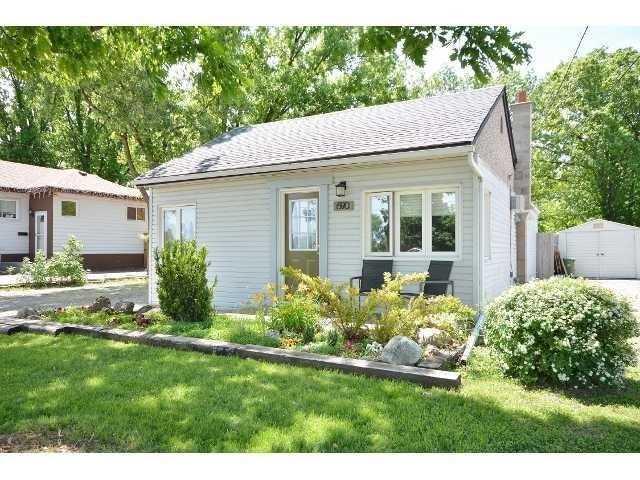 690 Barton St, House detached with 2 bedrooms, 1 bathrooms and 7 parking in Hamilton ON | Image 1