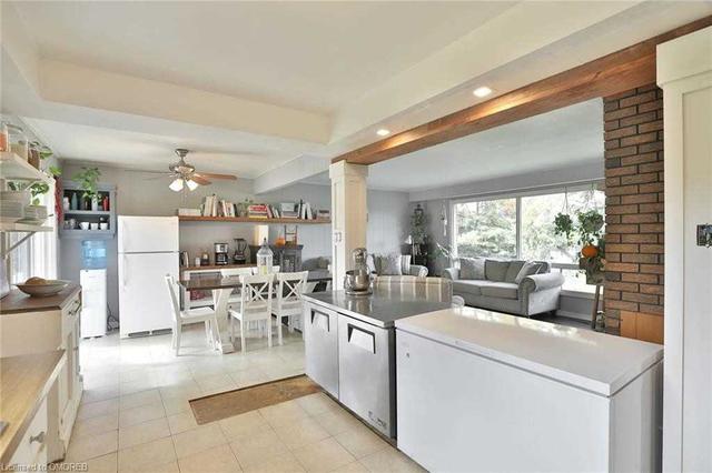 8750 Mansewood Tr, House detached with 3 bedrooms, 2 bathrooms and 8 parking in Milton ON | Image 7