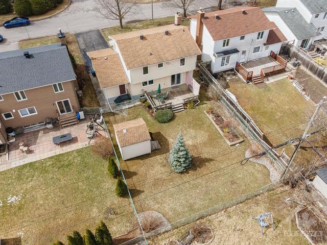 2097 Maywood Street, House detached with 4 bedrooms, 3 bathrooms and 3 parking in Ottawa ON | Image 3