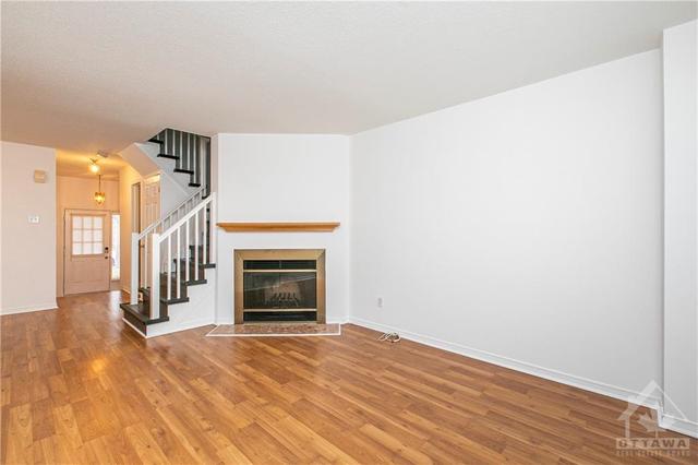 274 Stoneway Drive, Townhouse with 3 bedrooms, 3 bathrooms and 3 parking in Ottawa ON | Image 13
