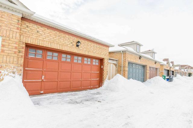 3227 Equestrian Cres, House attached with 3 bedrooms, 3 bathrooms and 2 parking in Mississauga ON | Image 16