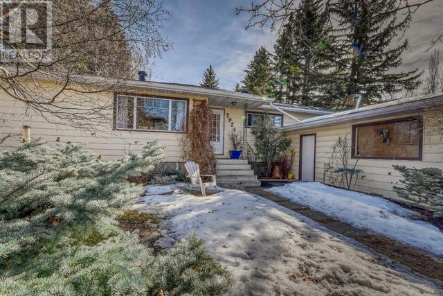 5924 Bow Crescent Nw, House detached with 4 bedrooms, 2 bathrooms and 4 parking in Calgary AB | Image 5