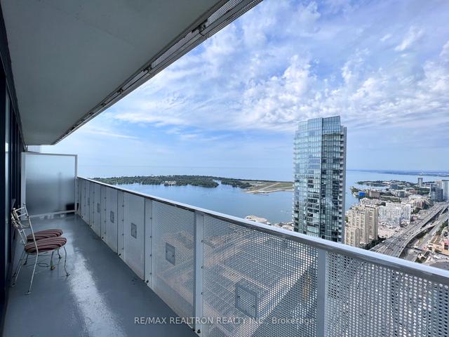6302 - 100 Harbour St, Condo with 2 bedrooms, 2 bathrooms and 1 parking in Toronto ON | Image 13