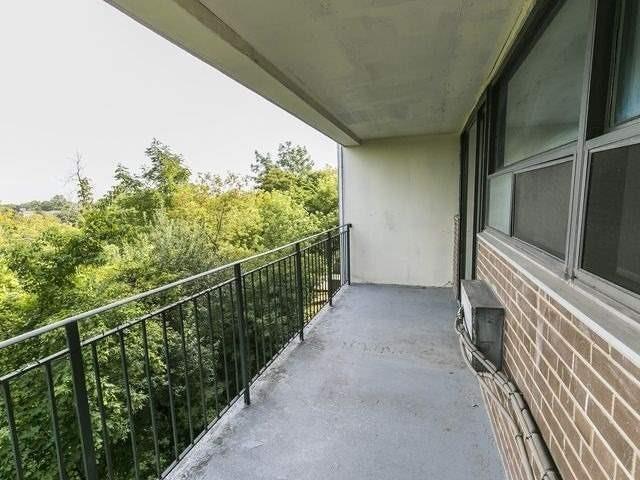 408 - 188 Mill St S, Condo with 2 bedrooms, 1 bathrooms and 2 parking in Brampton ON | Image 9