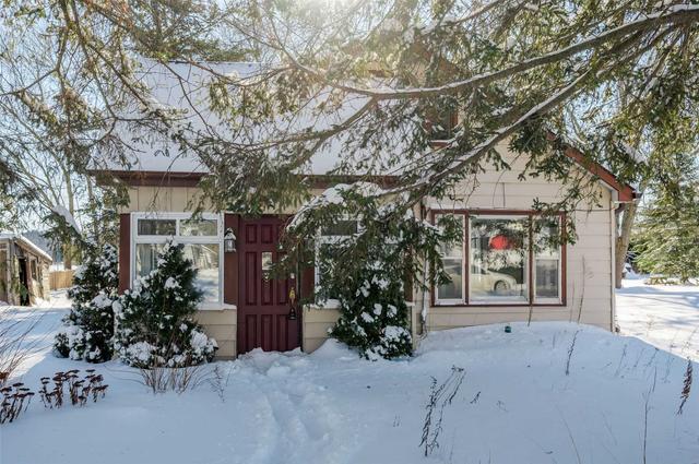 46 Mary St W, House detached with 2 bedrooms, 1 bathrooms and 4 parking in Kawartha Lakes ON | Image 1